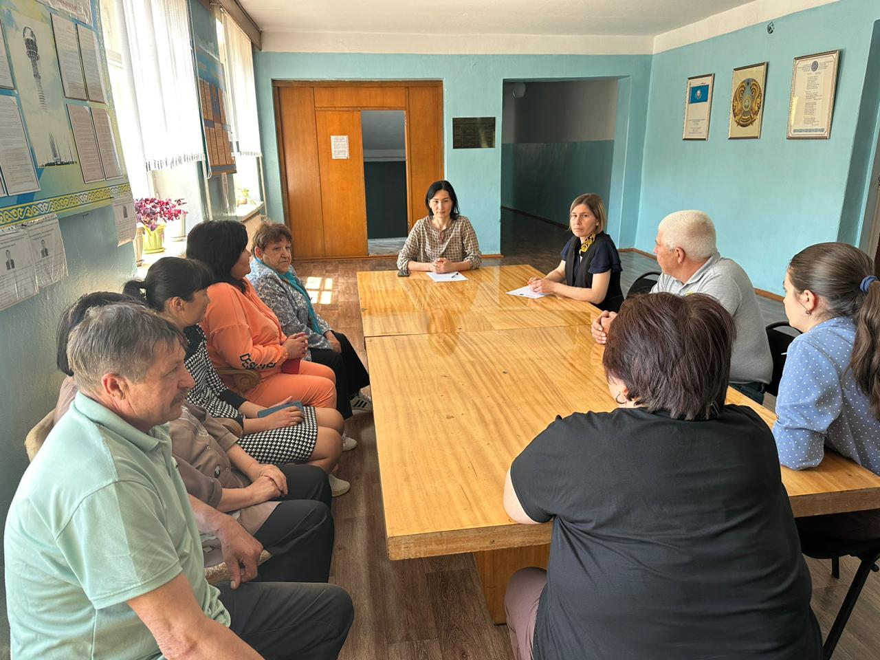 Округ тұрғындарымен кездесу