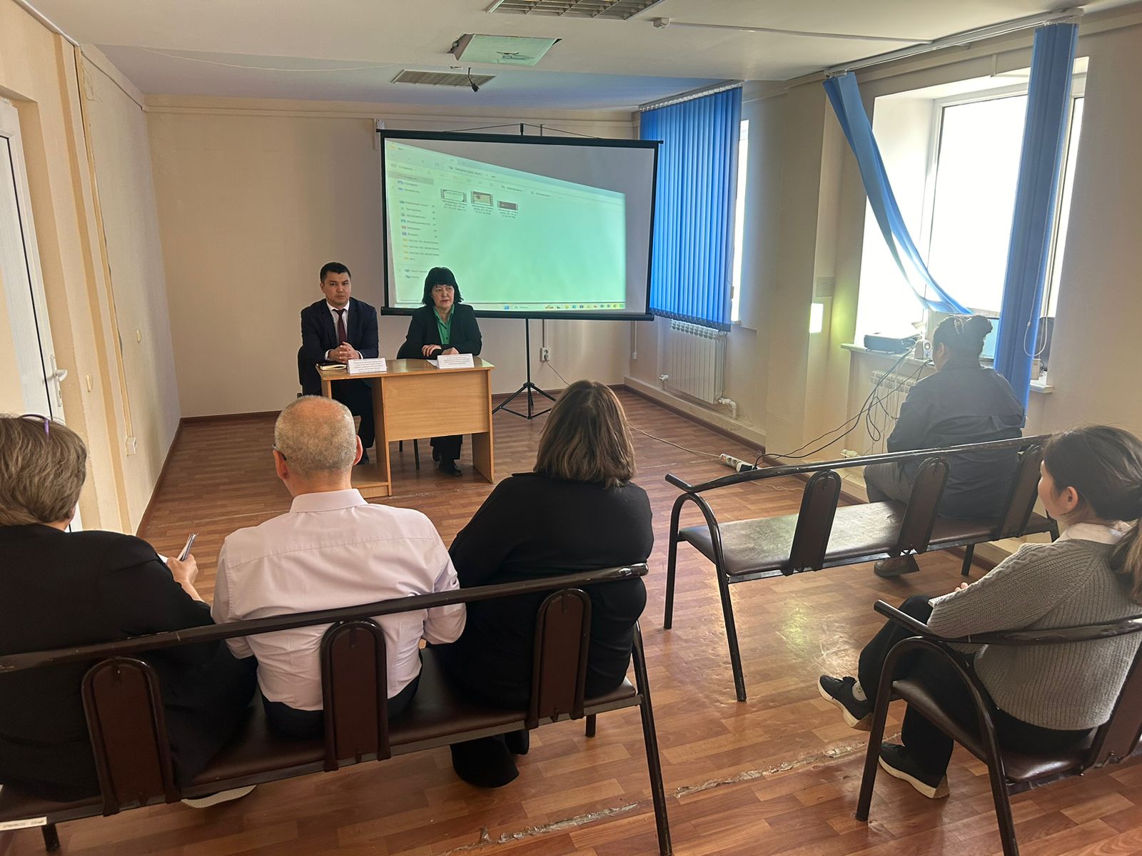 30 наурыз 2026 жылы жоспарға сәйкес,   Департаментің ұжымы арасында Қазақстан Республикасы Мемлекеттік істері агенттігінің Ақтөбе облысы бойынша департаментінің мемлекеттік қызмет саласындағы бақылау басқармасының бас маманы Нұрсұлтан Мейрханұлы Досекешовпен  кездесу өткізілді.