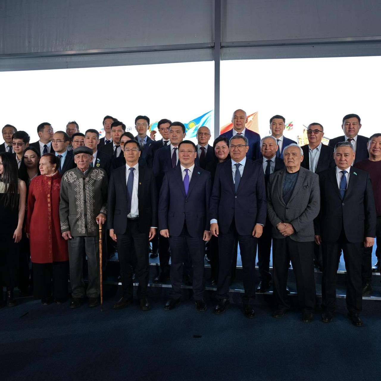 Павлодар облысында Қазақстандағы ең ірі энергетикалық жобалардың бірі - қуаты 1 ГВт болатын, энергия жинақтау жүйесімен жабдықталған жел электр станциясының құрылысы басталды. Салтанатты түрде «уақыт капсуласын» салу рәсімі ұлттық компаниялар мен халықаралық серіктестердің қатысуымен, соның ішінде бейне-конференц байланыс форматында өтті.