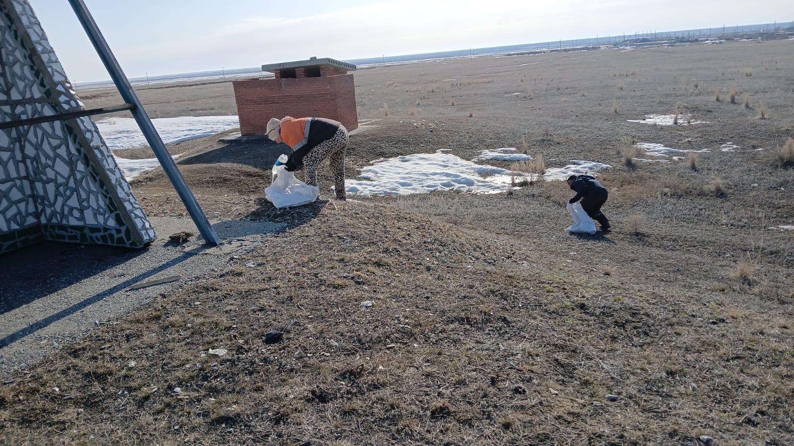 Аялдама маңындағы қоқыстарды тазалау