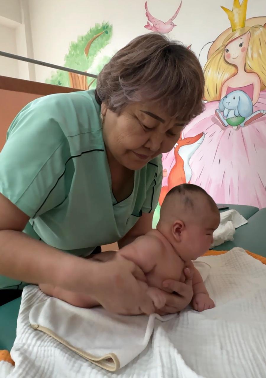 Балаларға денсаулық сыйлайтын алтын қолдар