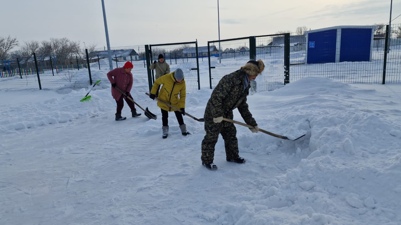 Работы по уборке снега на территории ПРВ
