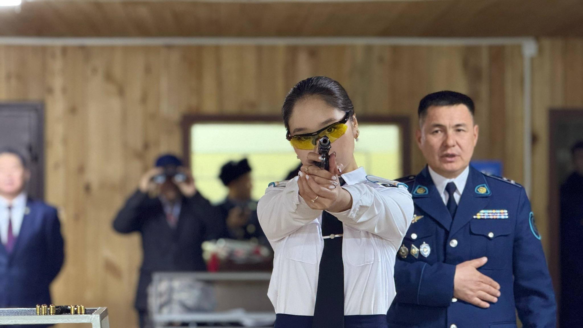 Қызылорда облысы Полиция департаментінің әйел қызметкерлері Макаров тапаншасынан оқ атудан сайысқа түсті