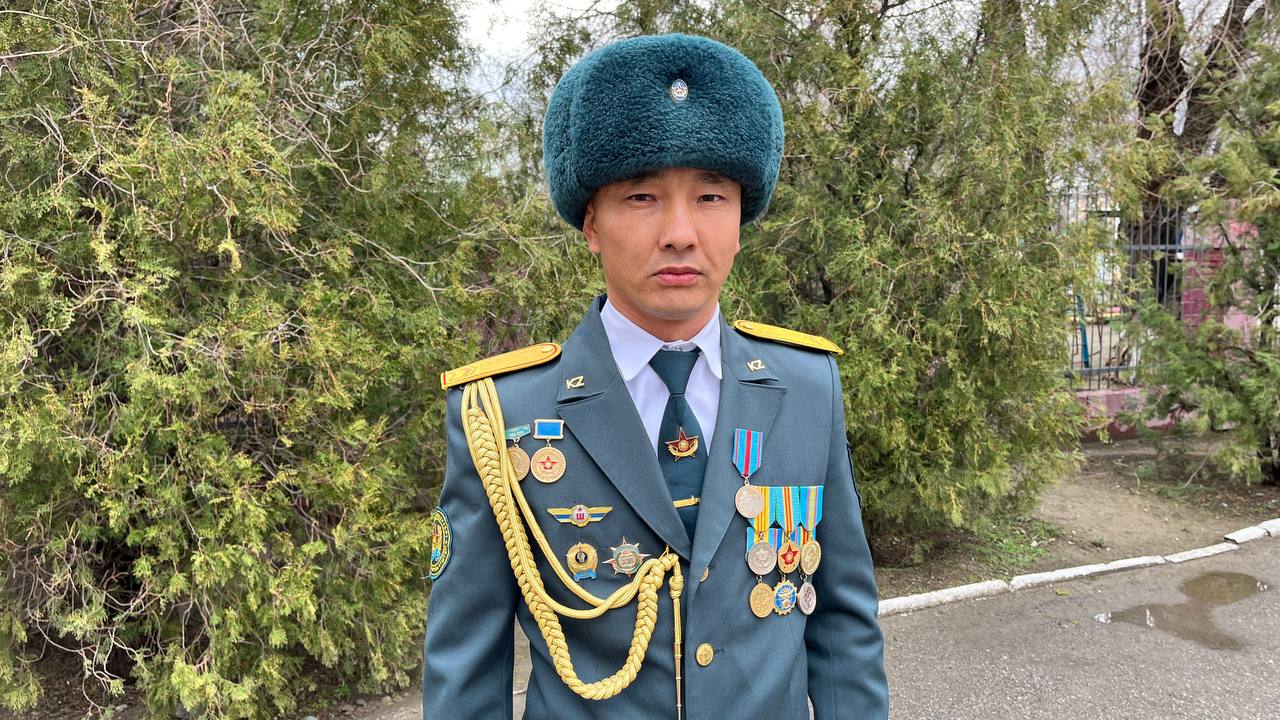 A serviceman of the Armed Forces was awarded a medal for saving a fire