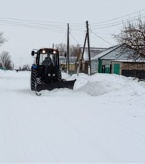 Очистка снега внутрипоселковых дорог