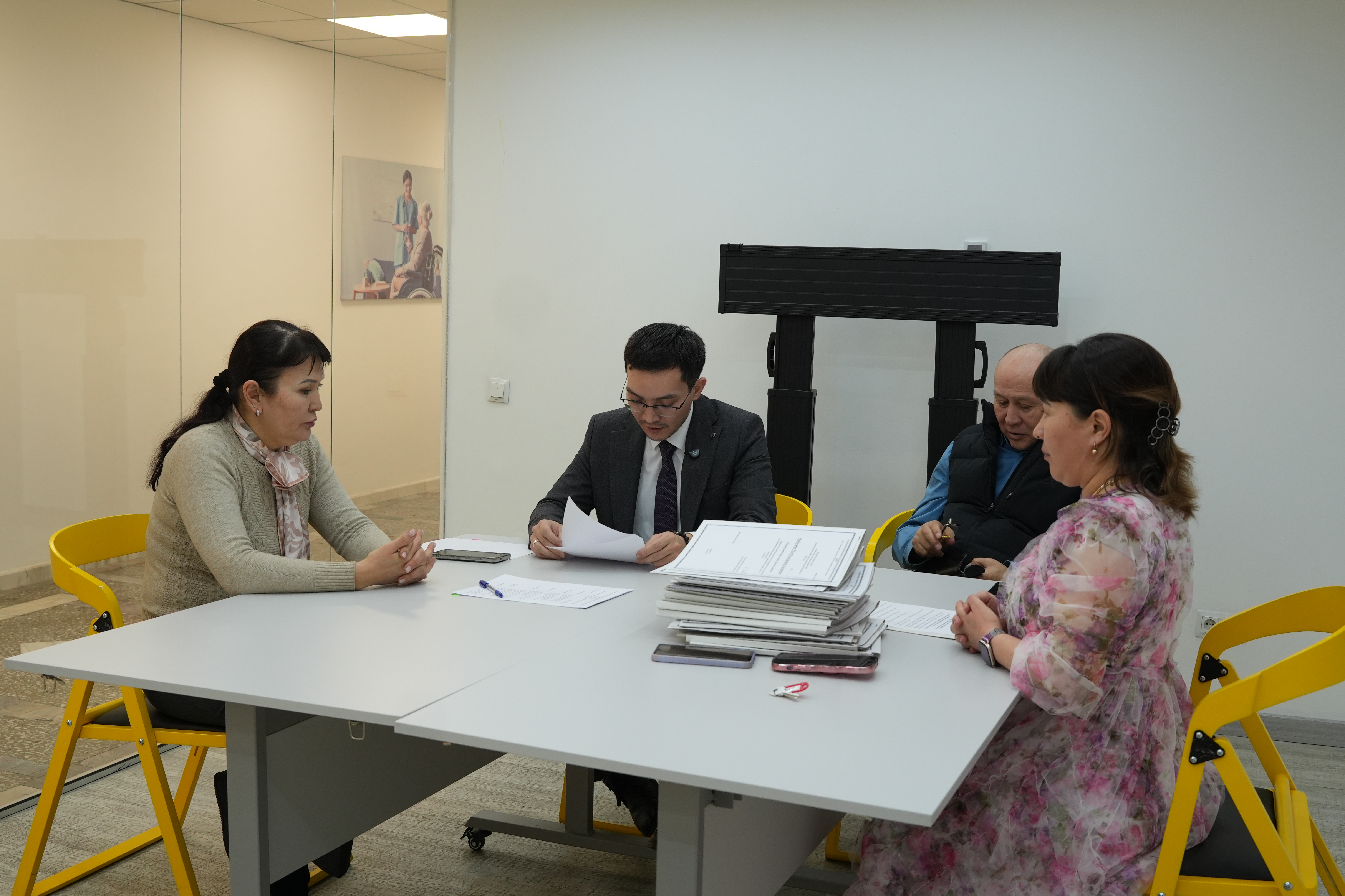 Алматы қаласының Жұмыспен қамту және әлеуметтік бағдарламалар басқармасы 2026 жылғы 04 наурызы күні сағат 15:00-де Алматы қаласында «Қандас» мәртебесін беру жөніндегі комиссияның отырысын өткізді.