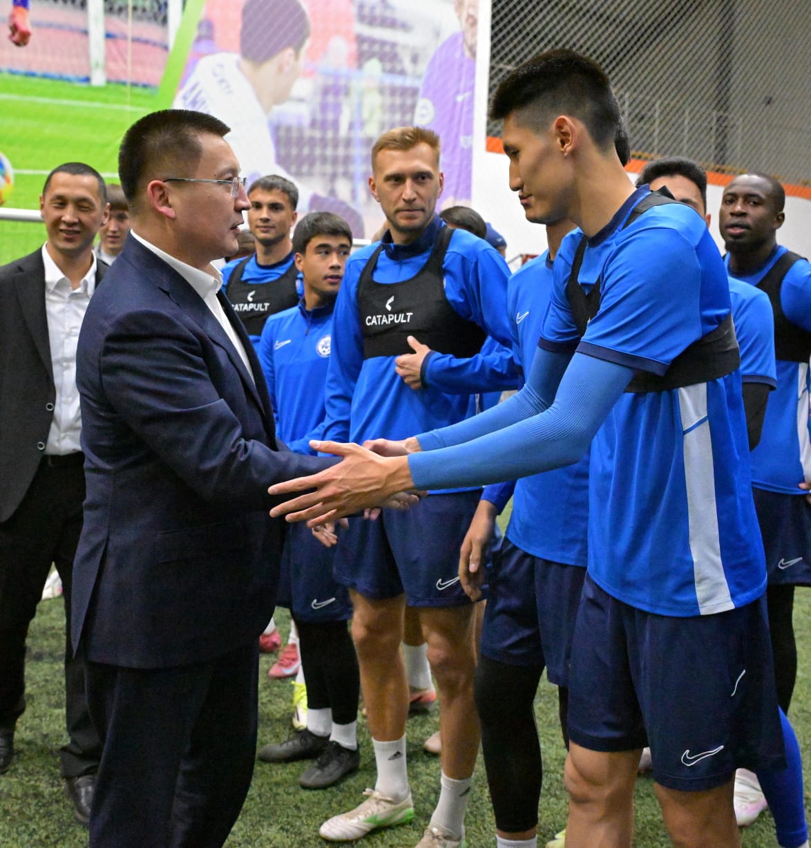 Аким области Асаин Байханов встретился с игроками и тренерским штабом ФК «Иртыш», поздравив команду с началом нового сезона в Премьер-лиге Казахстана