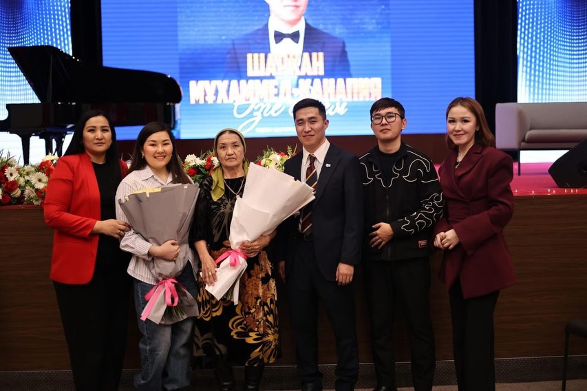 «ӨЗГЕ ӘЛЕМ»: ТҮНГІ КІТАПХАНАДАҒЫ РУХАНИ КЕШ ӨТТІ