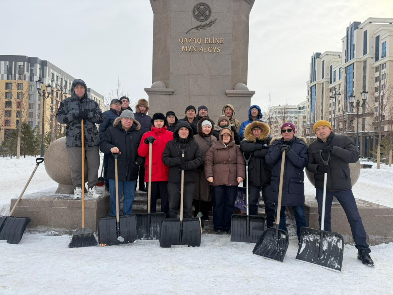 Астанада «Қазақ еліне мың алғыс» монументі аумағында тазалық жұмысы жүргізілді