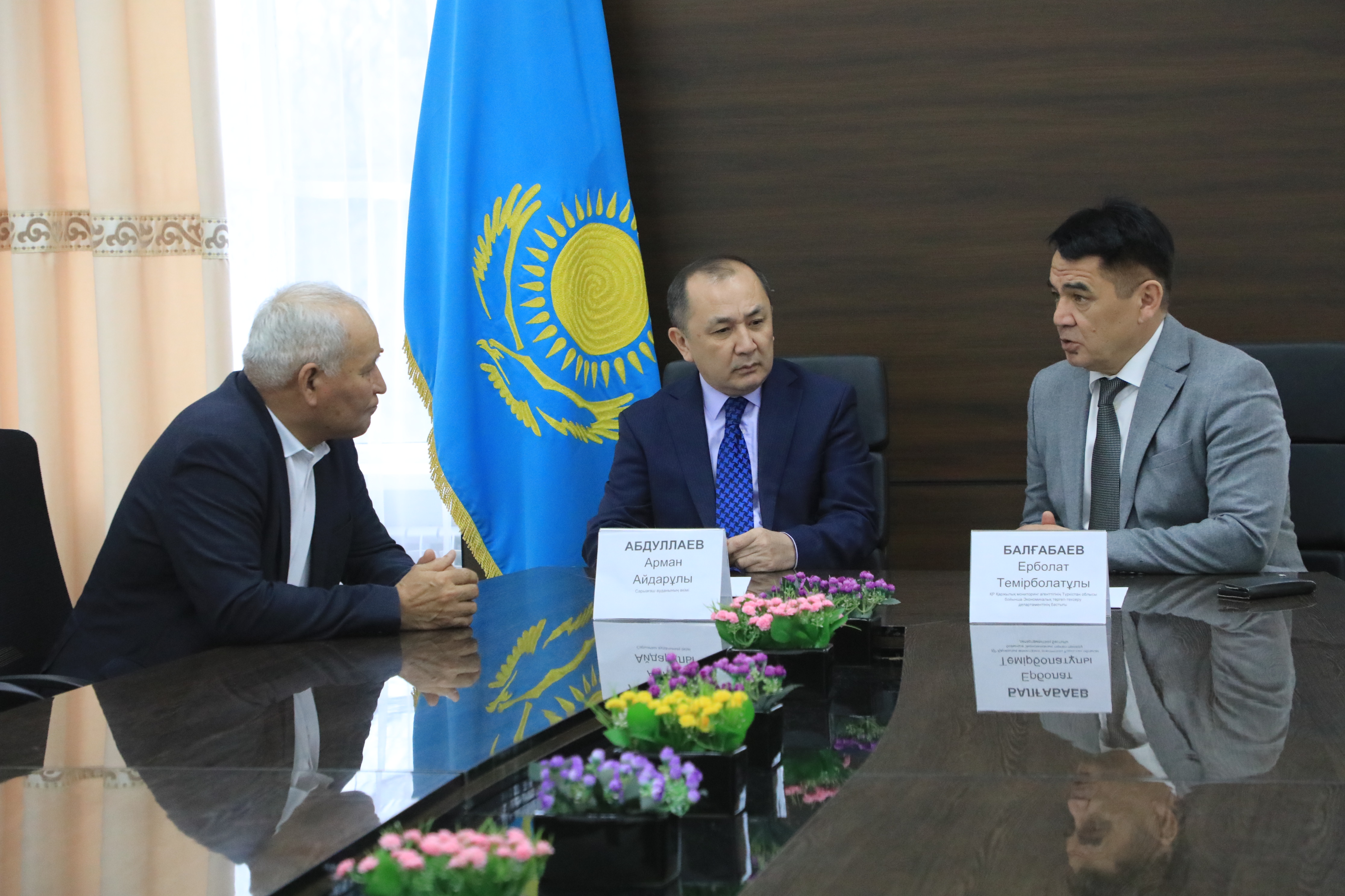 САРЫАГАШ: ВЫСЛУШАНЫ ОБРАЩЕНИЯ ЖИТЕЛЕЙ