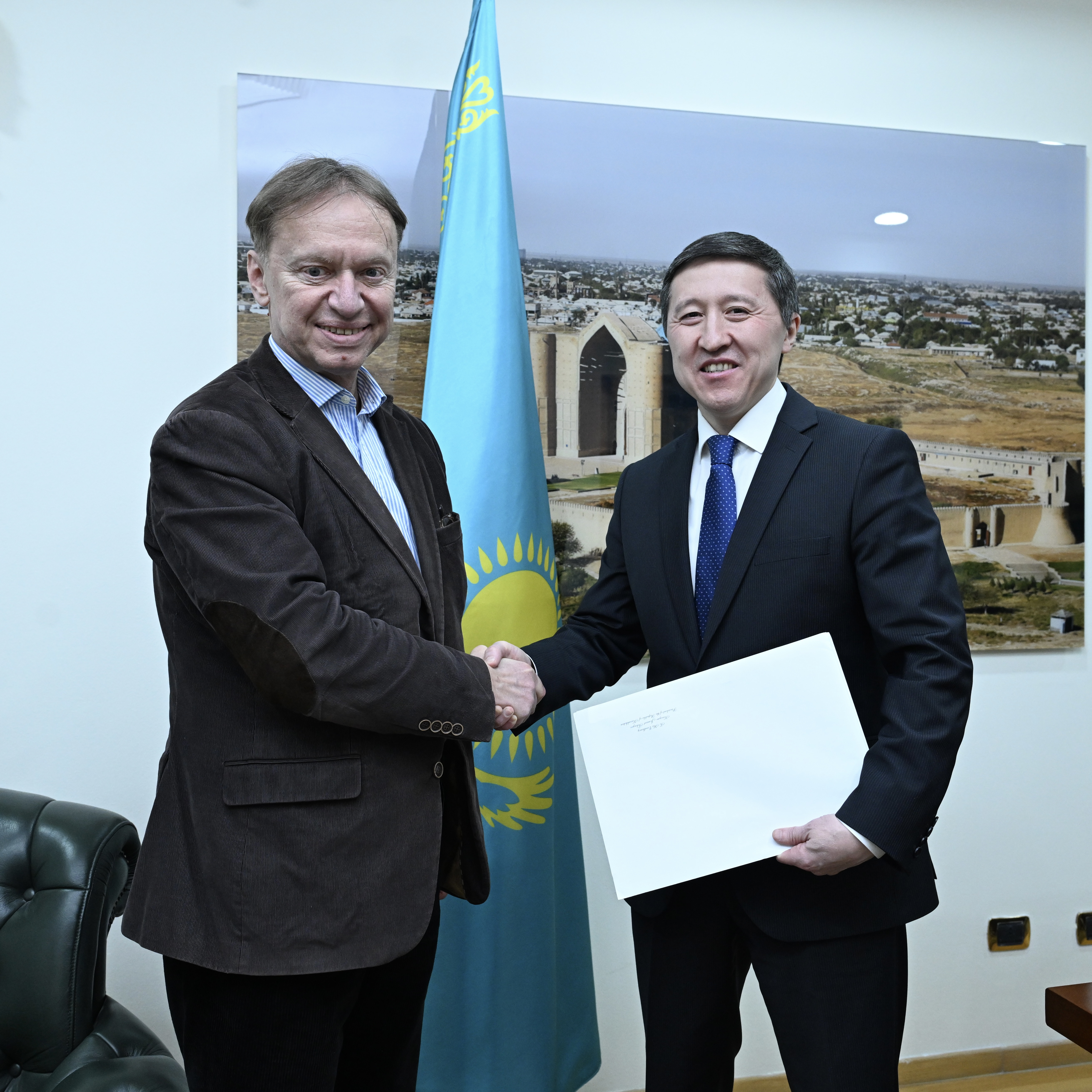 Босния және Герцеговина Елшісі сенім грамотасының  көшірмесін табыстады