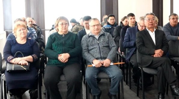 Жарқайың аудандық мәслихатының депутаты Б. Айтпаева "Державинская Агропромтехника"ЖШС ұжымымен кездесу өткізді.