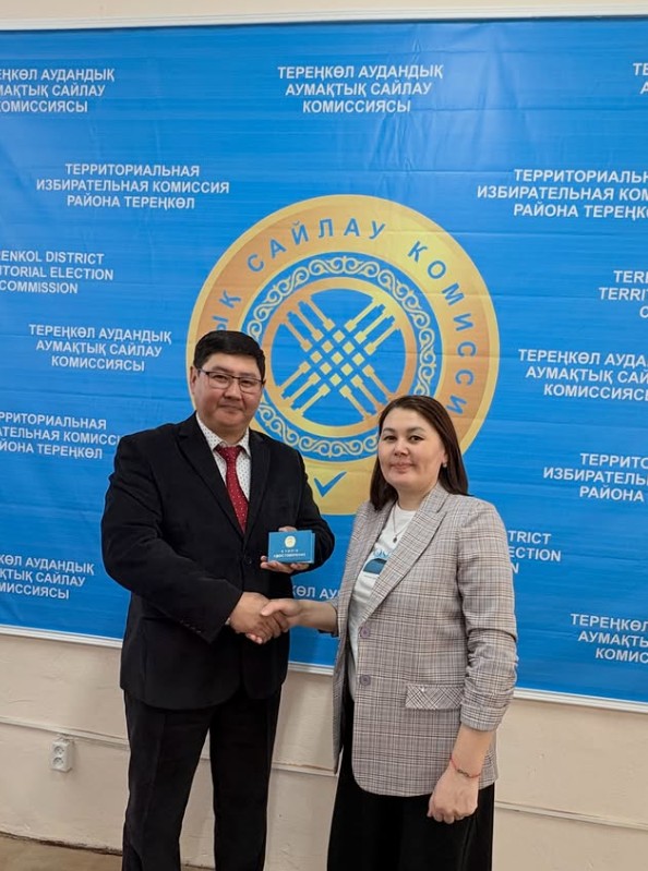 Вручение удостоверения избранному акиму