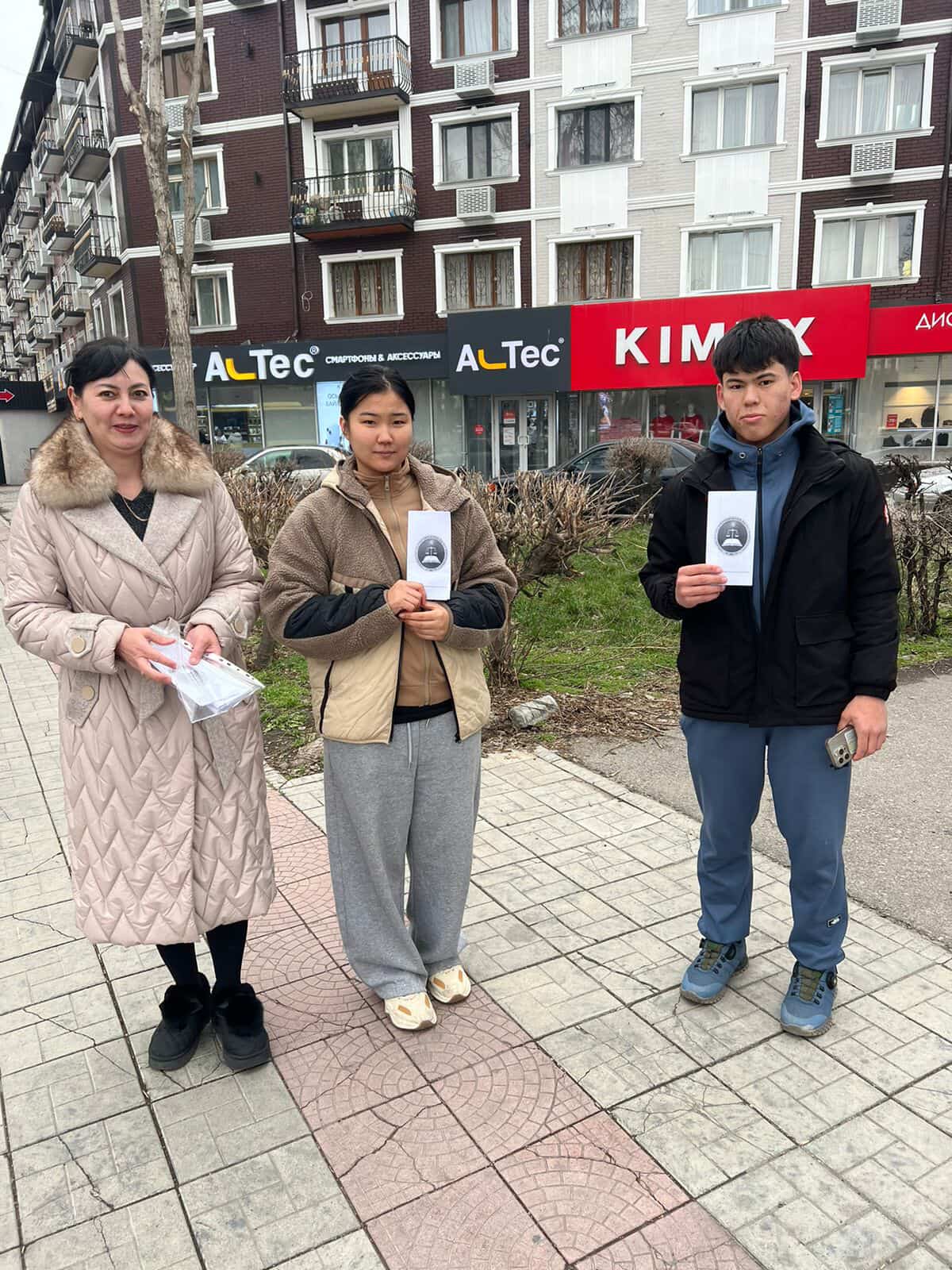 Жамбыл облысы Әділет департаментінің коммерциялық емес ұйымдарды тіркеу және тіркеу қызметі саласындағы бақылау бөлімінің бас мамандары "Қоғамдық бірлестіктерді мемлекеттік тіркеу" туралы жадынамалар таратты..