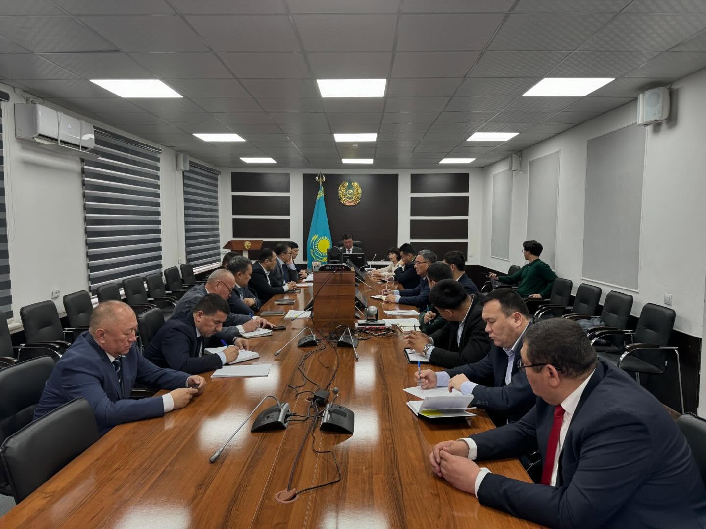 Бүгін Сайрам ауданының әкімі Мадияр Мұхтарұлының және ауданның белсенді азаматтарының қатысуымен маңызды жиын өтті.