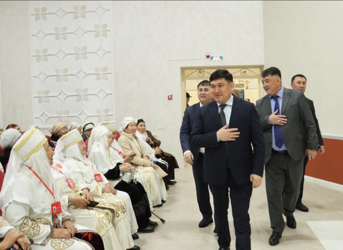 8 НАУРЫЗ МЕРЕКЕСІ ҚАРСАҢЫНДА АУДАН ӘКІМІ АУЫЛ ОКРУГТЕРІНДЕ ТҰРҒЫНДАРДЫ ҚҰТТЫҚТАДЫ