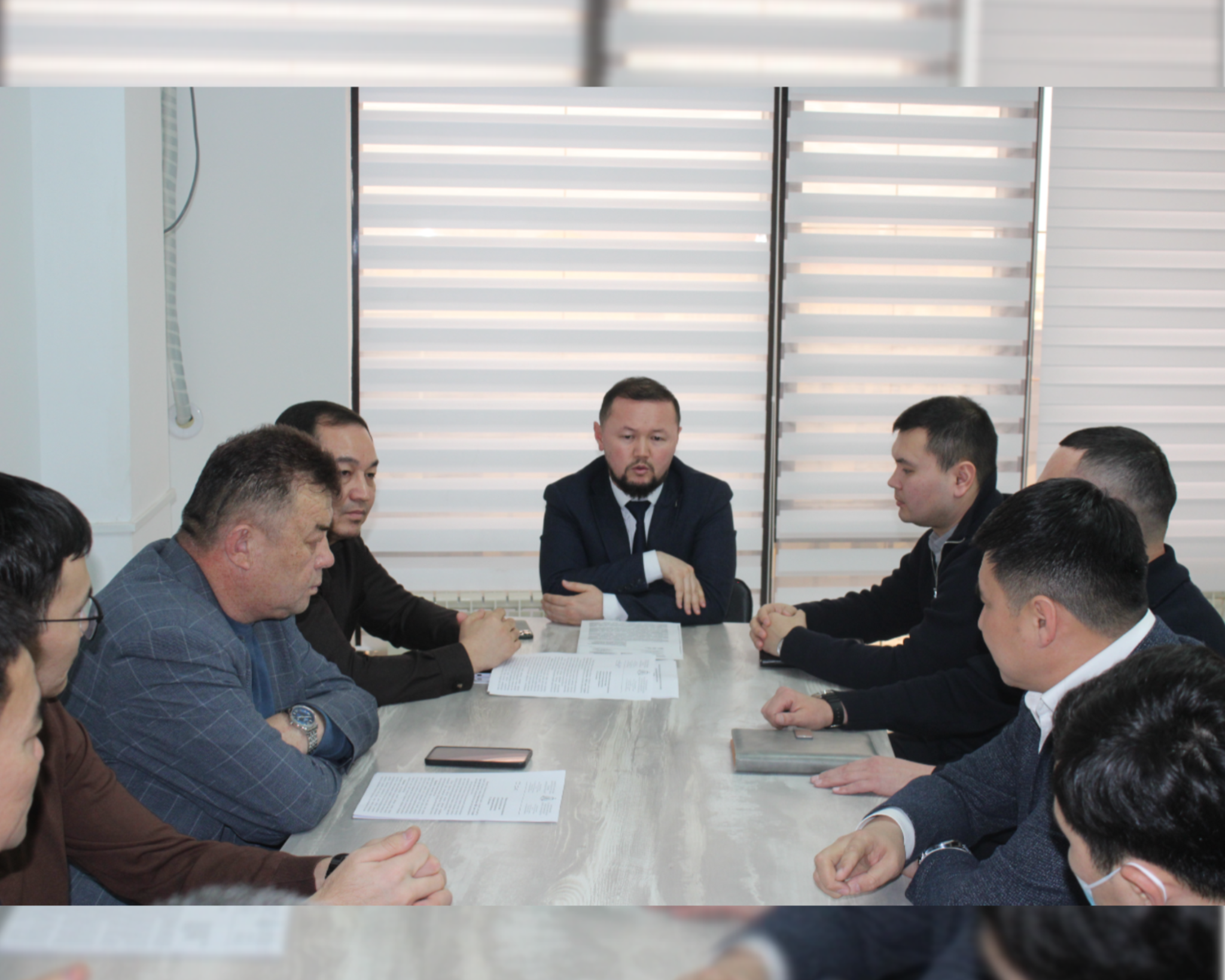 2026 жылғы 4 наурыз Қазақстан Республикасы Еңбек және халықты әлеуметтік қорғау министрлігі Мемлекеттік еңбек инспекциясы комитетінің Маңғыстау облысы бойынша департаменті ғимаратында жолаушылар тасымалы саласындағы еңбек мәселелері бойынша жұмыс кездесуі өтті.