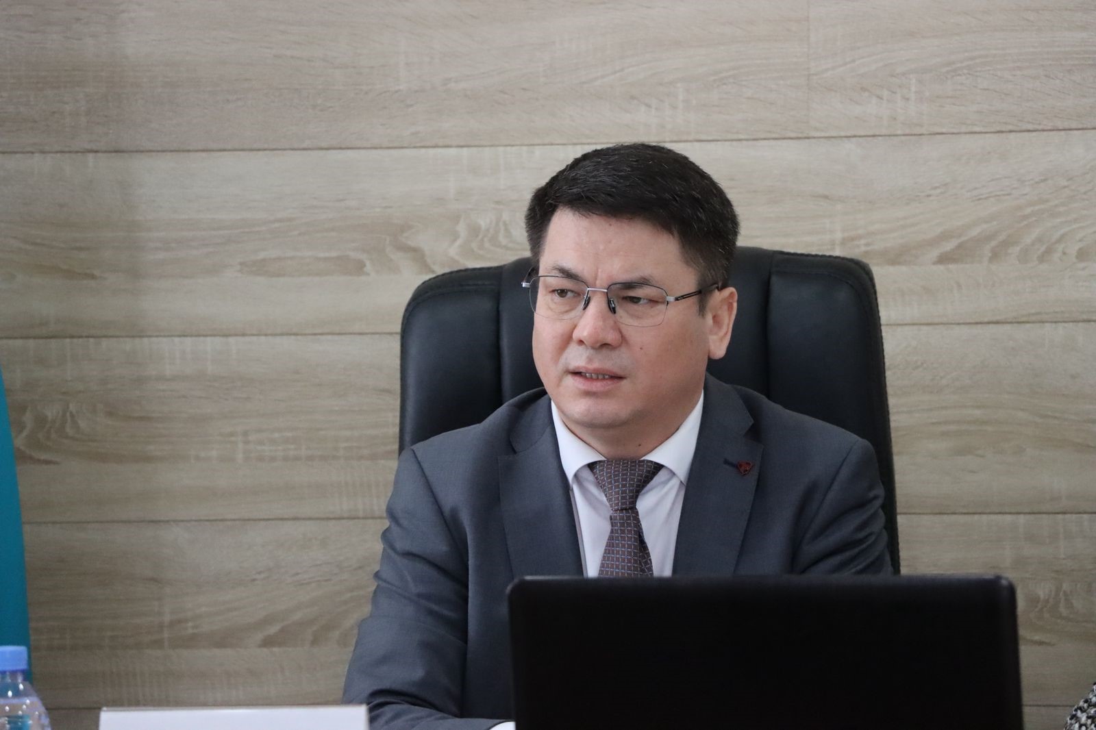 АУДАНДЫҚ МӘСЛИХАТ ДЕПУТАТТАРЫНЫҢ АУДАН ӘКІМІМЕН КЕЗДЕСУІ