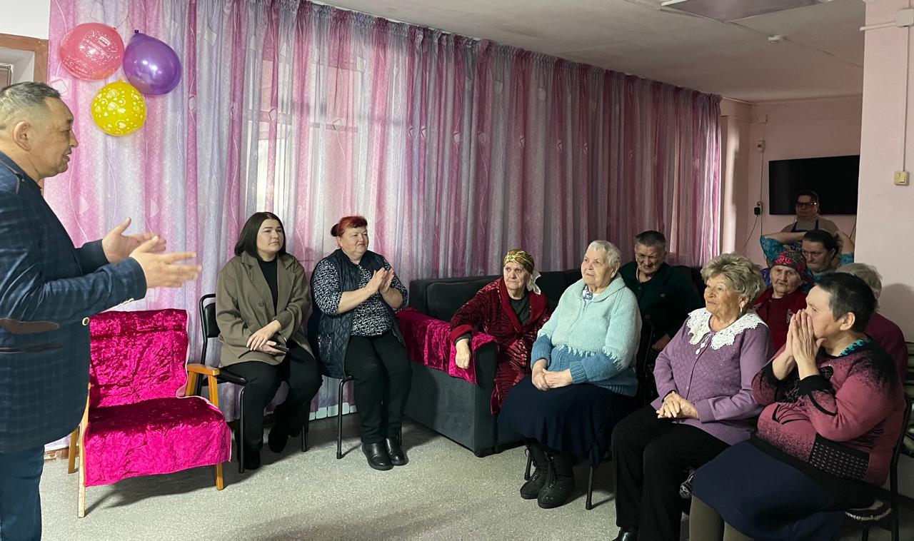 Поздравление акима Парыгинского сельского округа Толекова Гани Алибековича с праздником 8 марта!