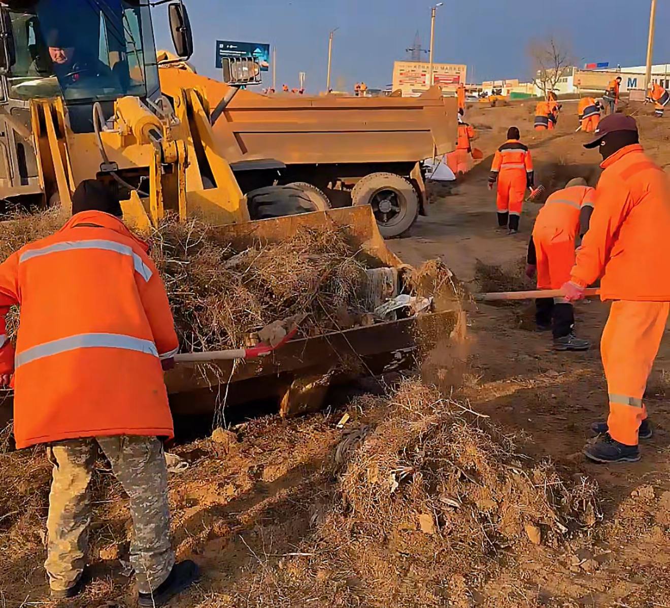 «Таза Қазақстан»: Ақтауда көктемгі санитарлық-тазалық жұмыстары қарқын алды
