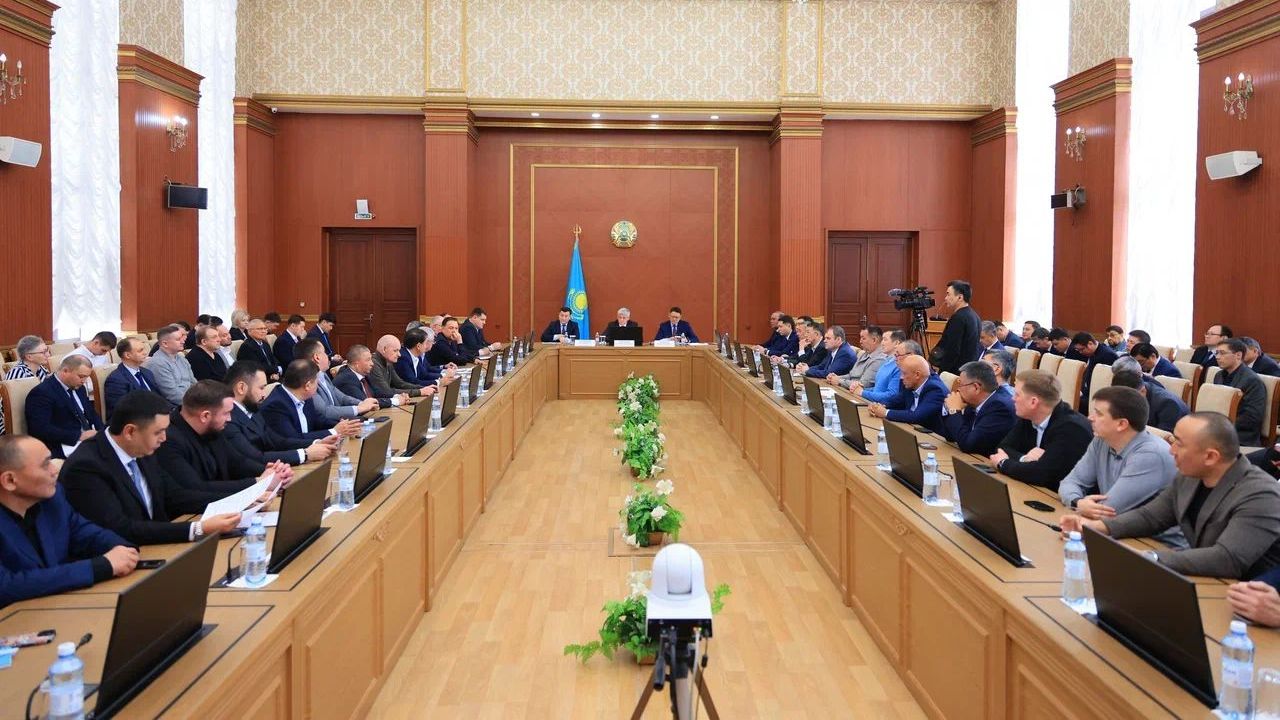 Ермаганбет Булекпаев обсудил проблемные вопросы с карагандинскими предпринимателями  &nbsp;