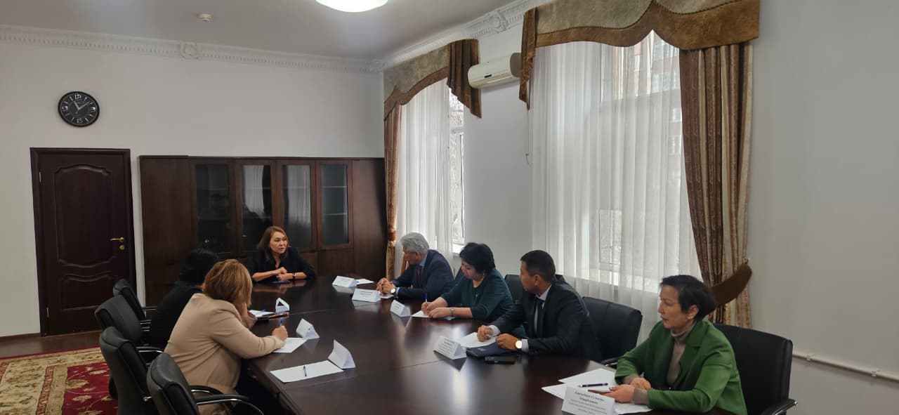 Алматы қаласының білім саласында сапаны қамтамасыз ету департаментінде "Педагогикалық әдеп жөніндегі кеңес отырысы" өткізілді