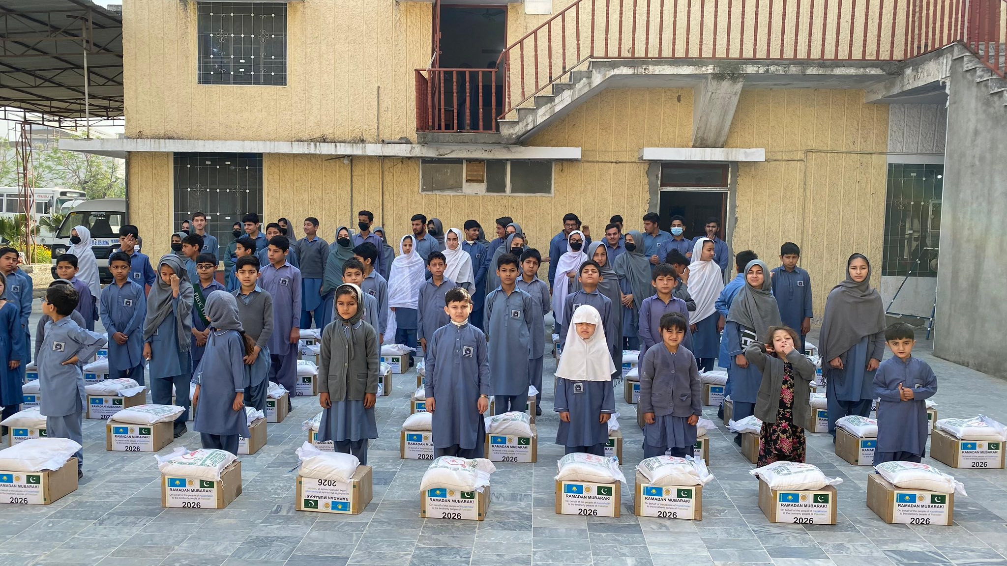 Қазақстан Республикасының Пәкістандағы Елшілігінен Мардан қаласындағы сөйлеу және есту қабілеті бұзылған балаларға арналған орталыққа қайырымдылық көмек