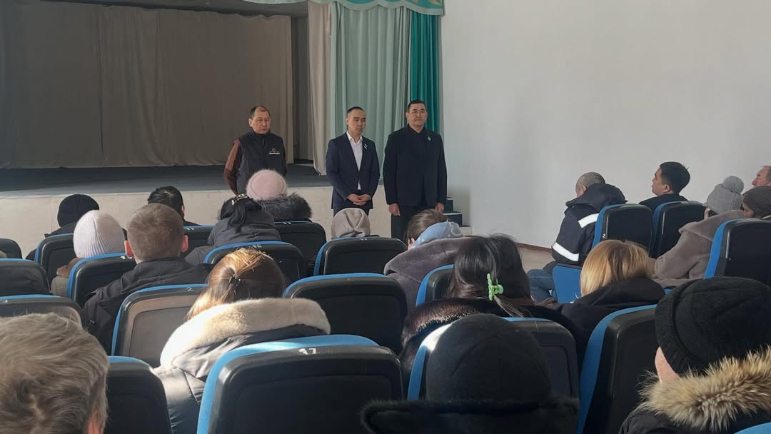 «Әділетті және Прогрессивті Қазақстанның Халықтық Конституциясы үшін» өңірлік коалициясының мүшелері Құрмансай ауылының тұрғындарымен кездесті.