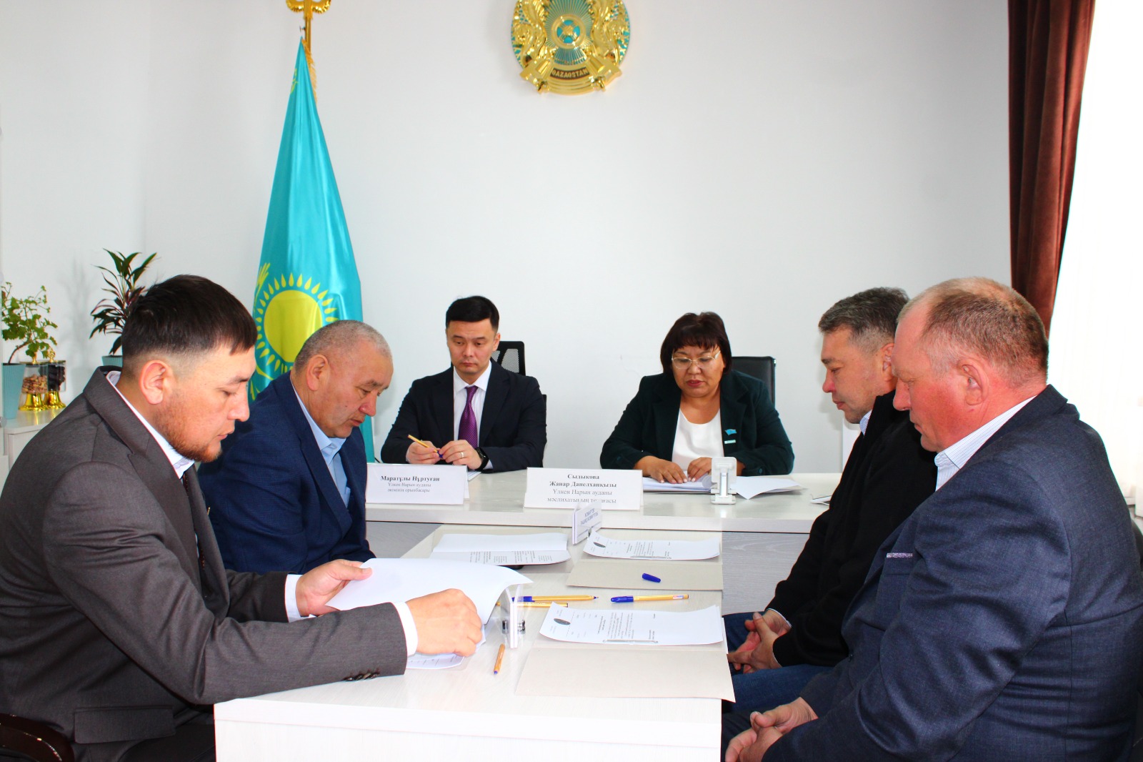 Үлкен Нарын ауданы мәслихатының кезектен тыс сессиясы өтті