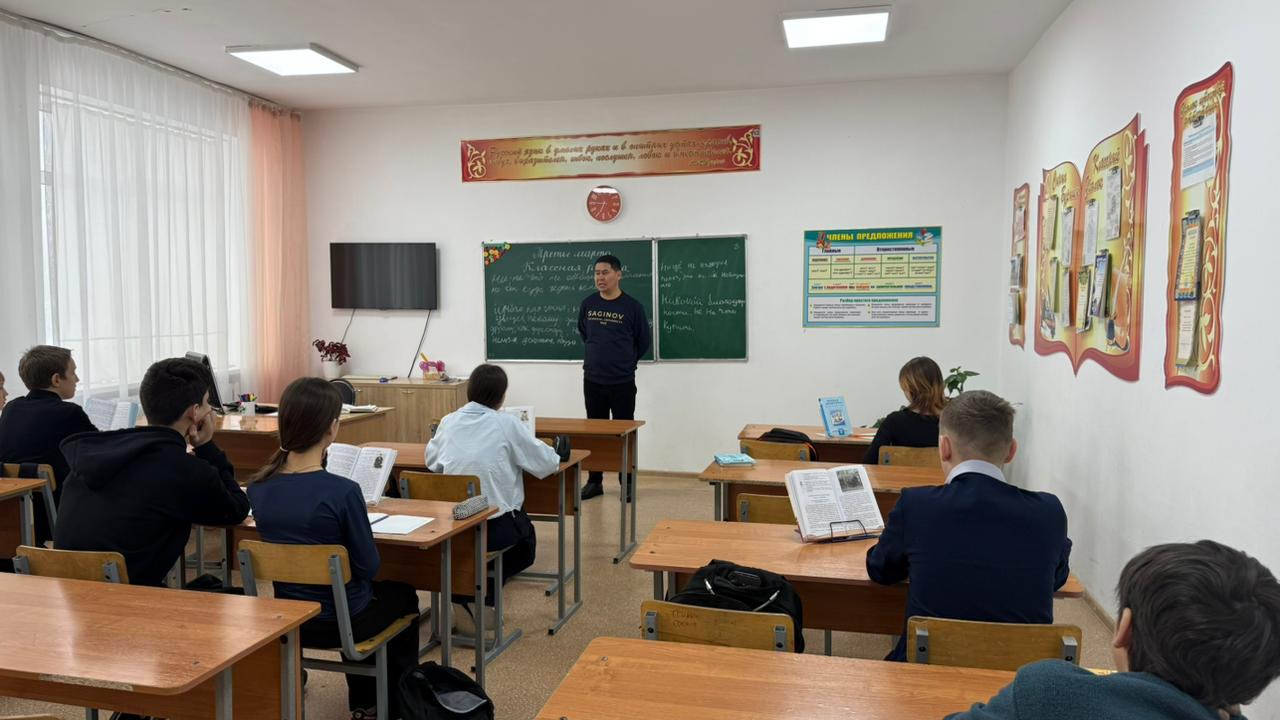 А.Сағынов атындағы Қарағанды техникалық университетінің өкілдері Осакаровка кентіндегі мектеп түлектерімен кездесу өткізді