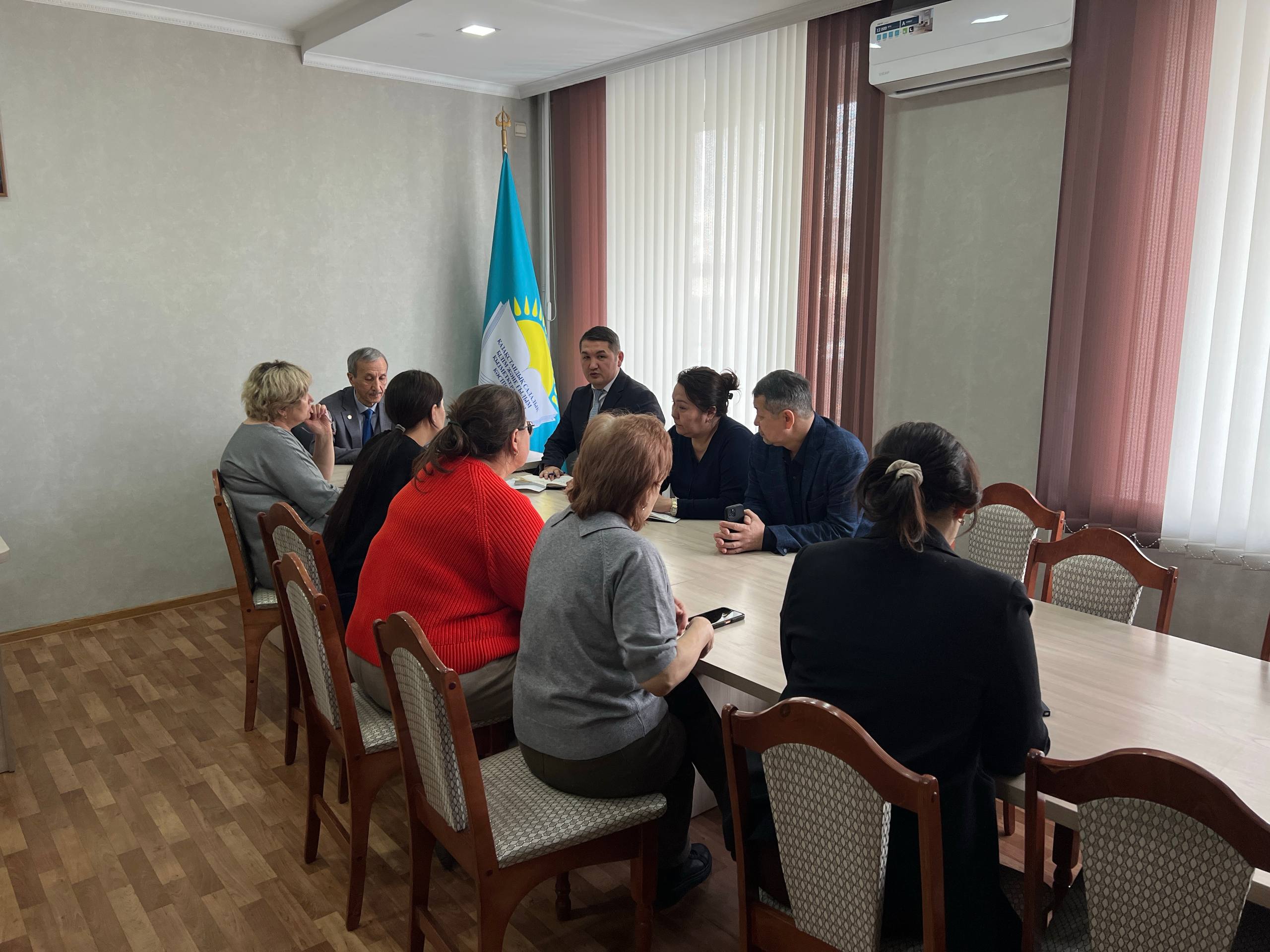 «Қазақстандық оқу-ағарту, ғылым және жоғары білім қызметкерлерінің салалық кәсіптік одағының» Абай облысының кәсіподақ ұйымы» ҚБ ұжымымен кездесу