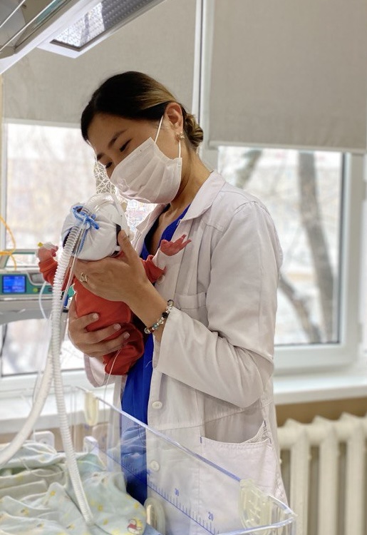 Жүздеген құтқарылған өмір: күн сайын нәрестелердің өмірі үшін күресетін мейіргер