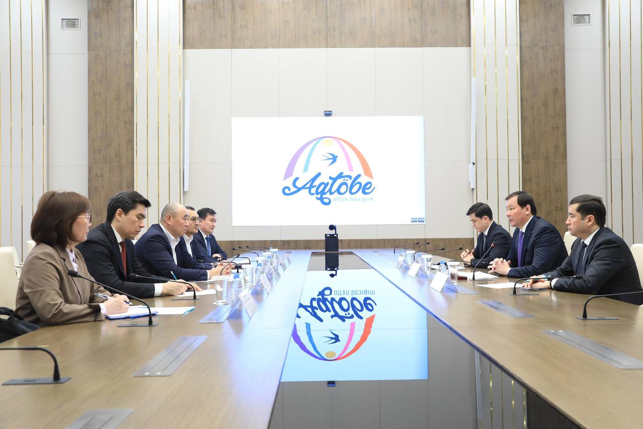 Облыс әкімі Асхат Шахаров «Атамекен» ҰКП Төралқа төрағасы Қанат Шарлапаевпен кездесті