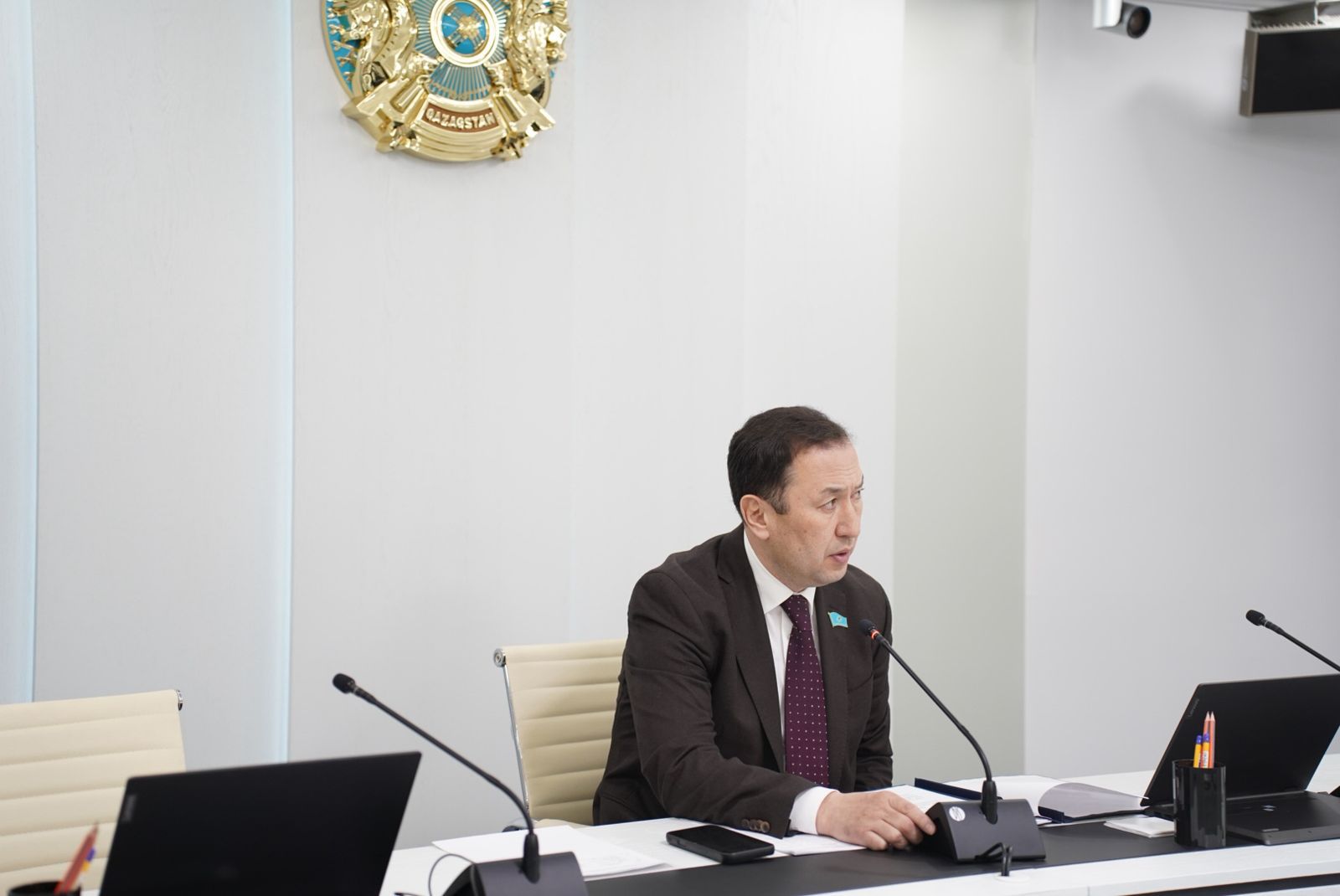 Мәслихатта заңдылық, құқық тәртібі және қоғаммен жұмыс мәселелері бойынша тұрақты комиссияның отырысы өтті