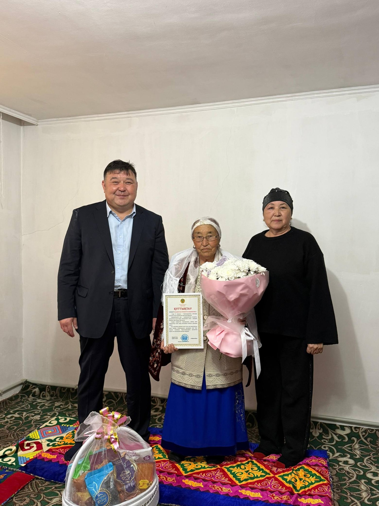 АРДАҚТЫ АНАЛАРҒА ҚҰРМЕТ КӨРСЕТІЛДІ