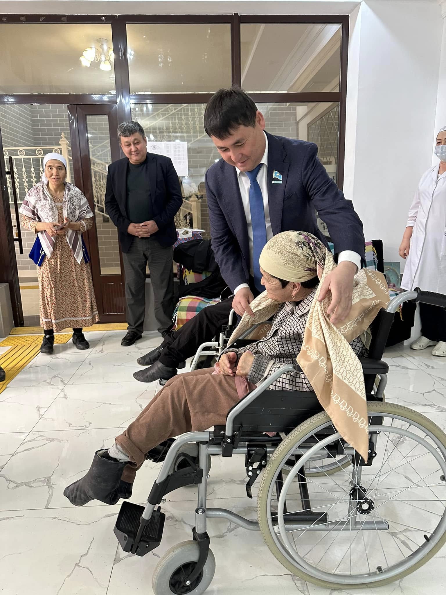 Құрметті ардақты аналар мен аяулы апалар!