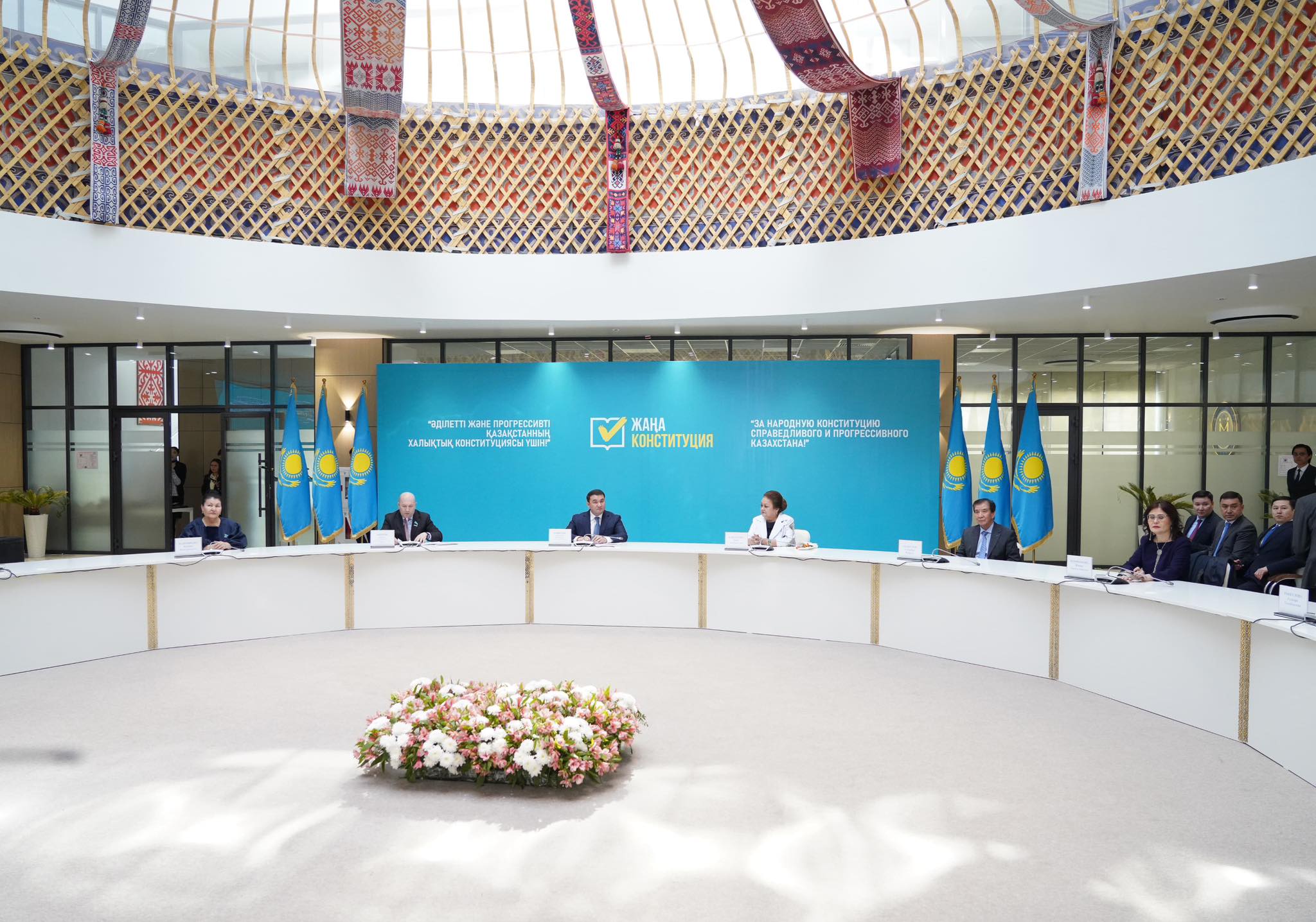 ТҮРКІСТАНДА ӨТКЕН «ӘДІЛЕТТІ КОНСТИТУЦИЯ – ҚУАТТЫ МЕМЛЕКЕТ» ЖИЫНЫНДА  ЗИЯЛЫ ҚАУЫМ ӨКІЛДЕРІ АТА ЗАҢНЫҢ ЖАҢА ЖОБАСЫНА ҚОЛДАУ БІЛДІРДІ