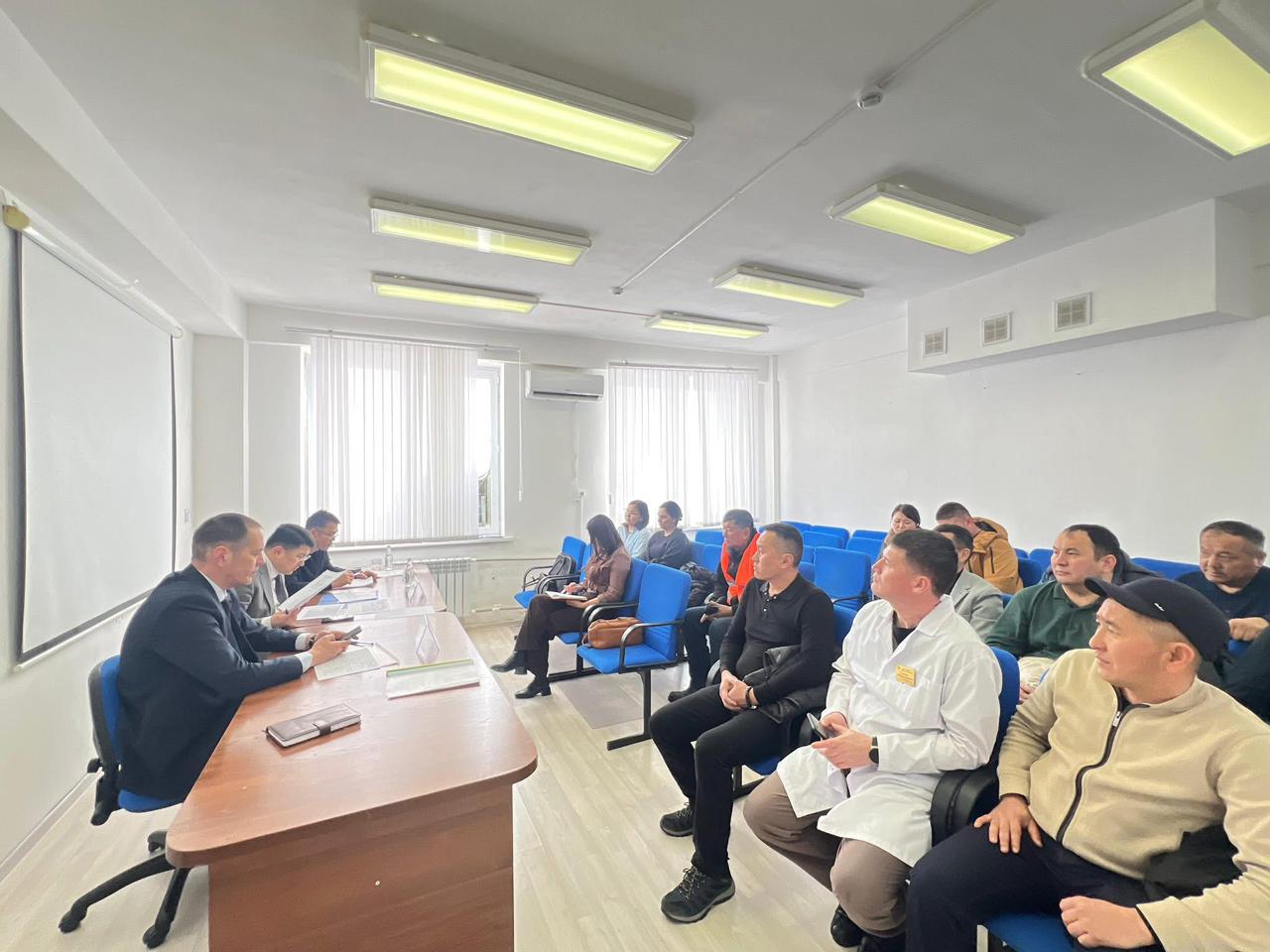 Таластағы аурухана құрылысы: сапа, мерзім және заманауи жабдық мәселесі қаралды