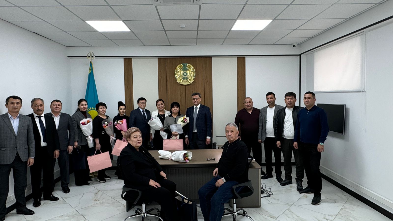 Департаментің ер азаматтары ару көктемнің алғашқы мерекесі 8 — наурыз халықаралық әйелдер күнімен шын жүректен құтықтады.