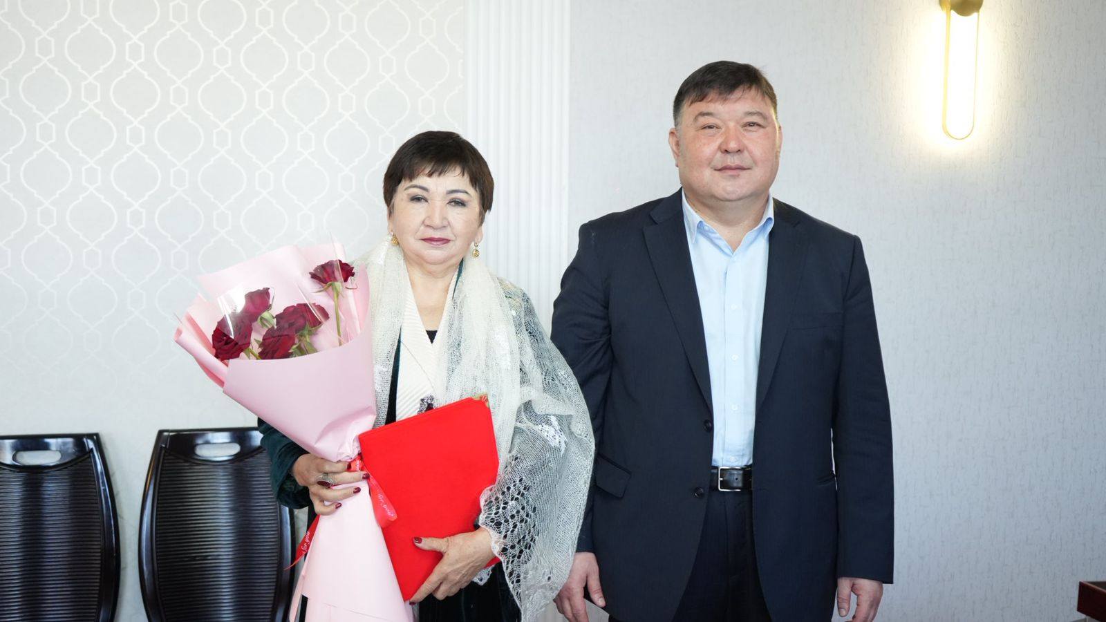 МЕРЕКЕ ҚАРСАҢЫНДАҒЫ АУДАННЫҢ ӘЛЕУМЕТТІК САЛАСЫНА СІҢІРГЕН ЕҢБЕГІ ҮШІН МАРАПАТ