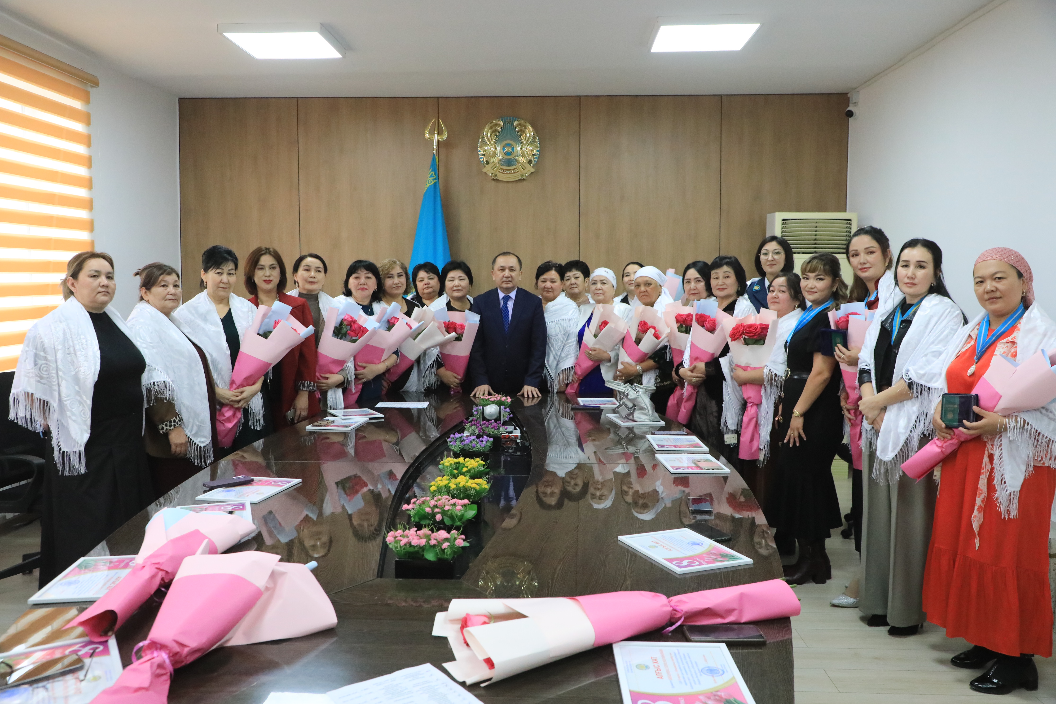 САРЫАГАШ: ПРАЗДНИЧНЫЙ ПРИЁМ В ЧЕСТЬ “8 МАРТА”