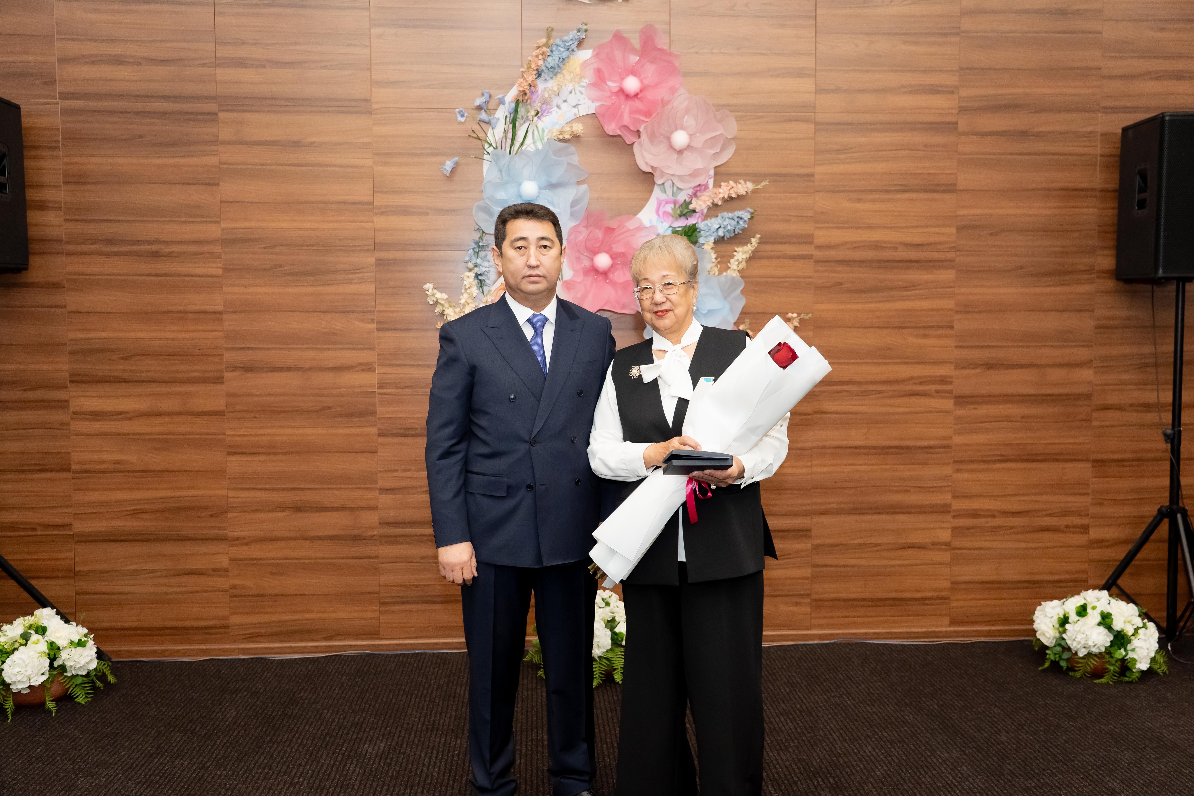 Айдарбек Сапаров әйелдердің ауыл шаруашылығын дамытуға қосқан үлесін атап өтті