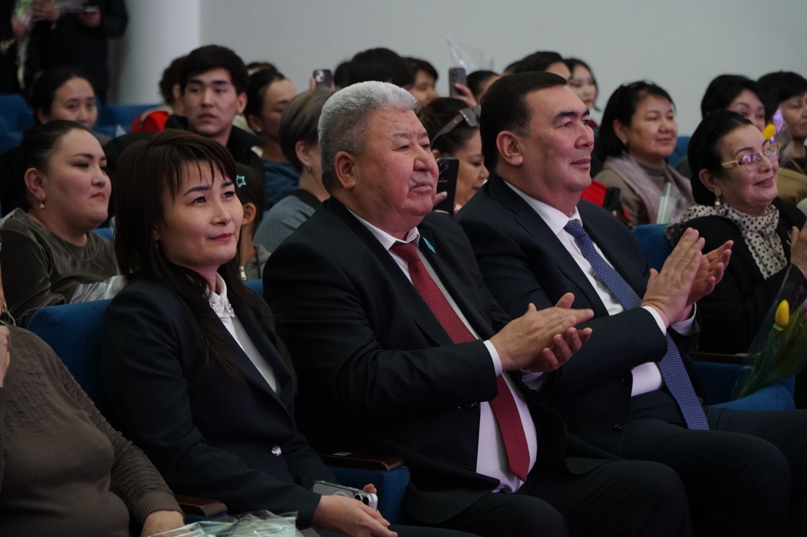 «Әйелмен әлем әдемі» атты мерекелік концерт өтті