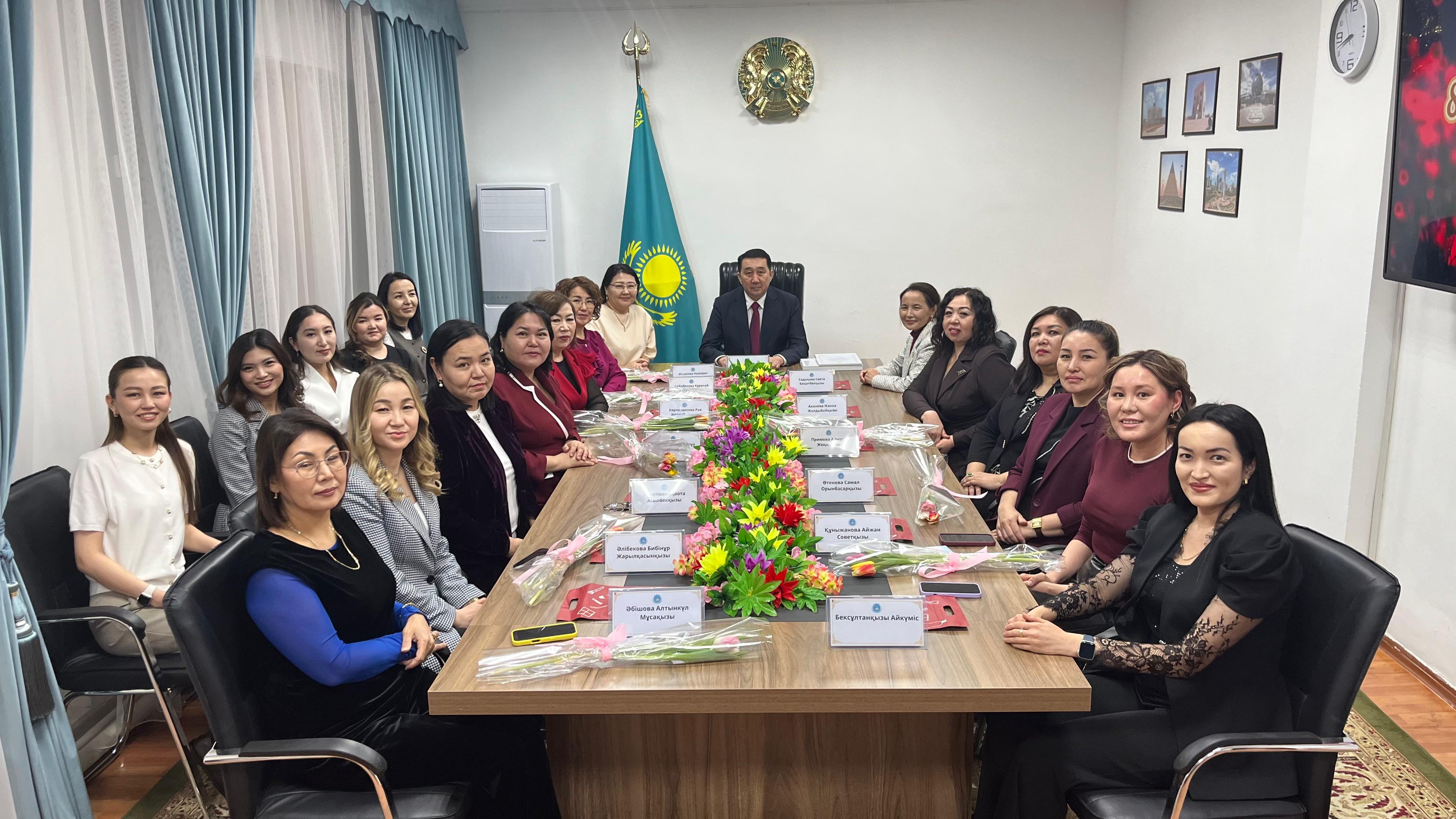 8 НАУРЫЗ – ХАЛЫҚАРАЛЫҚ ӘЙЕЛДЕР КҮНІНЕ АРНАЛҒАН МЕРЕКЕЛІК ЖИЫН ӨТТІ
