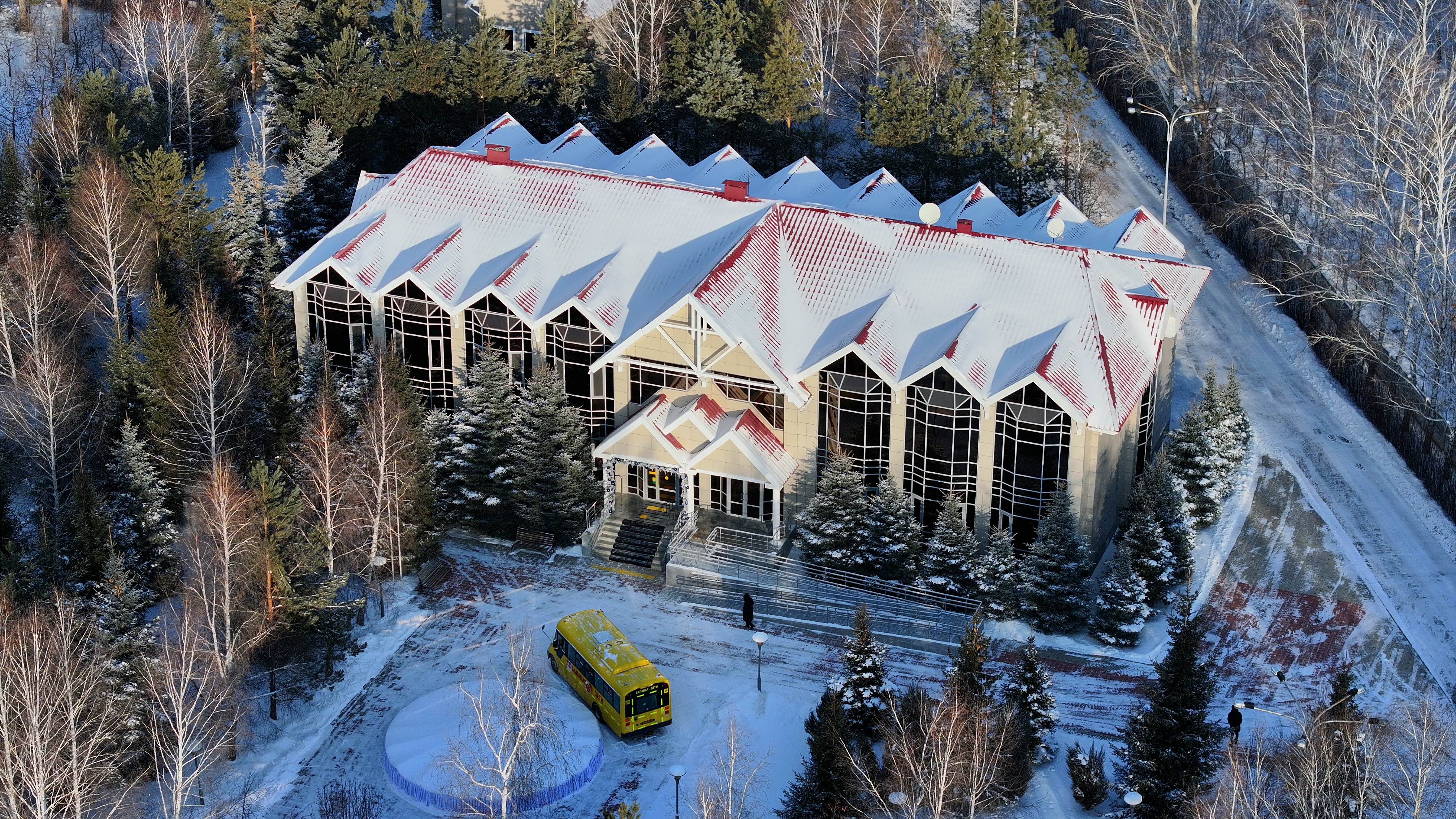 Akim of the region got acquainted with the work of the rehabilitation center