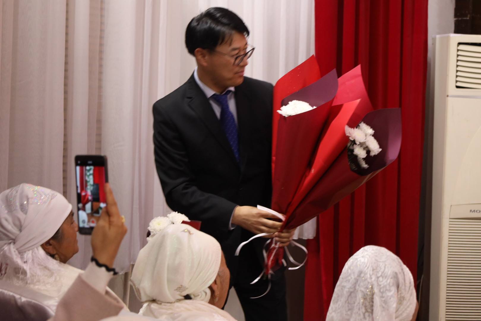 ӘЛЕМНІҢ АСЫЛЫ – АНАЛАР