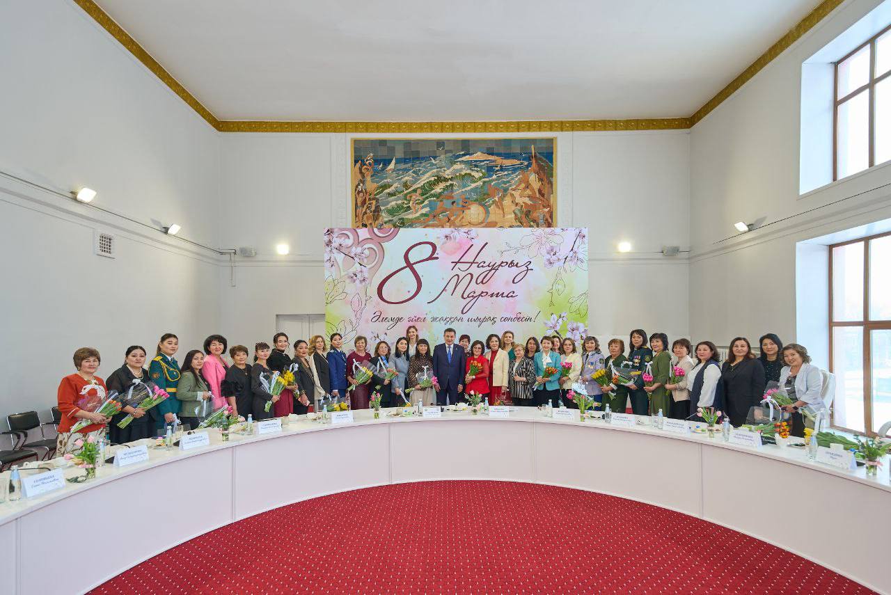 ШҚО әкімі өңір дамуына үлес қосып келе жатқан әйелдерді мерекемен құттықтады