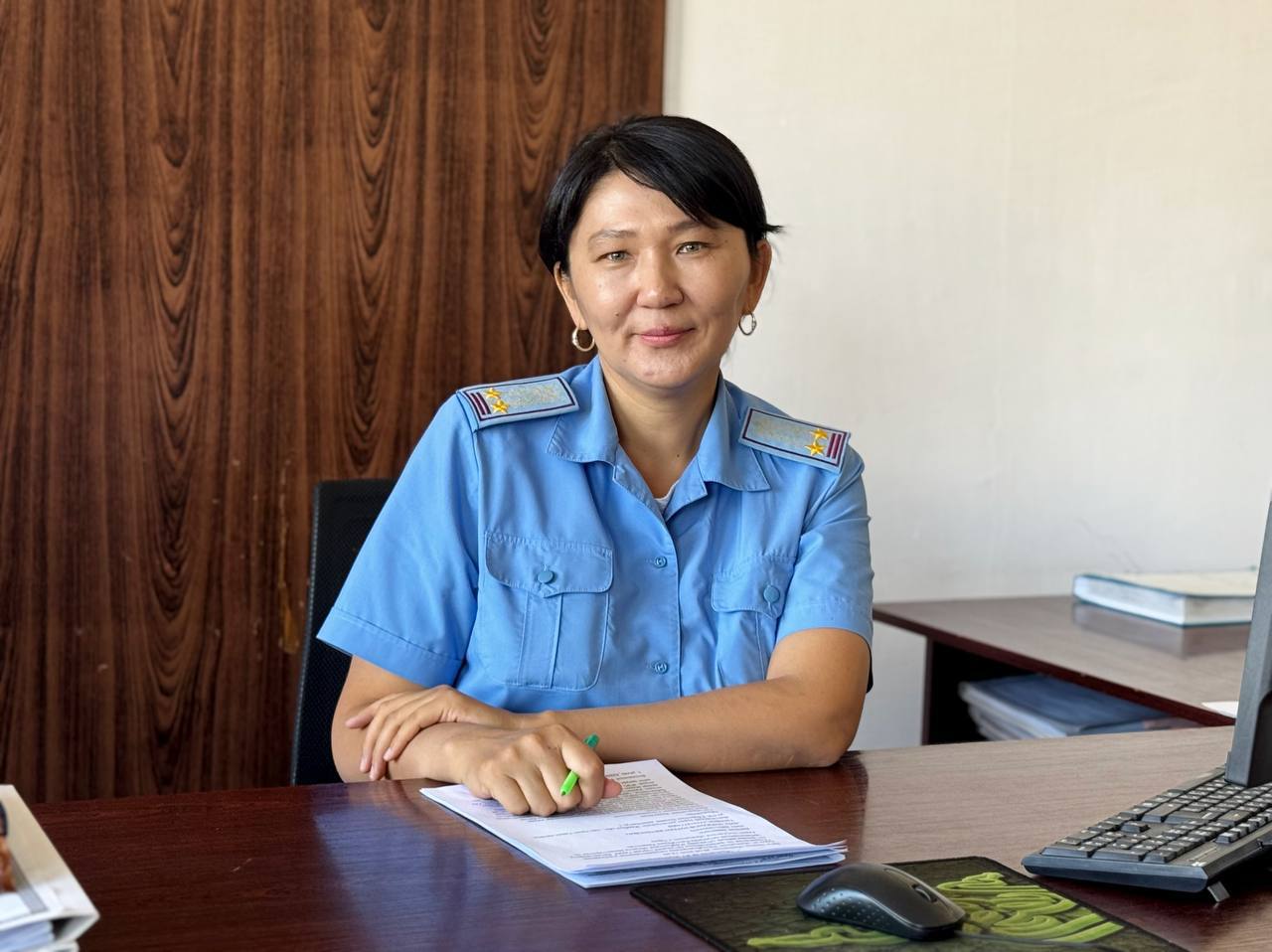 Мықты әйел, сенімді офицер, қамқор ана