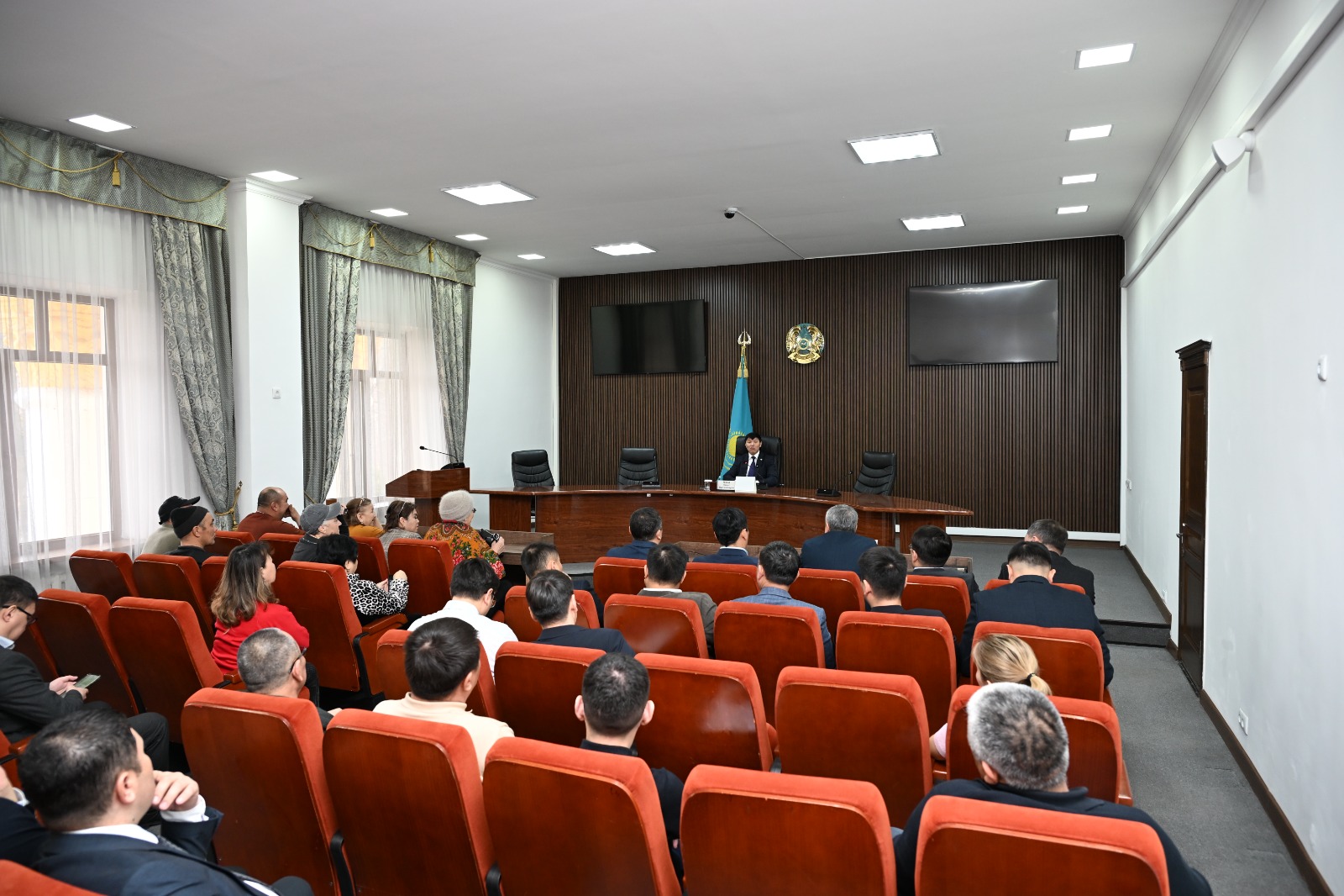 Аким города принял председателей дачных обществ