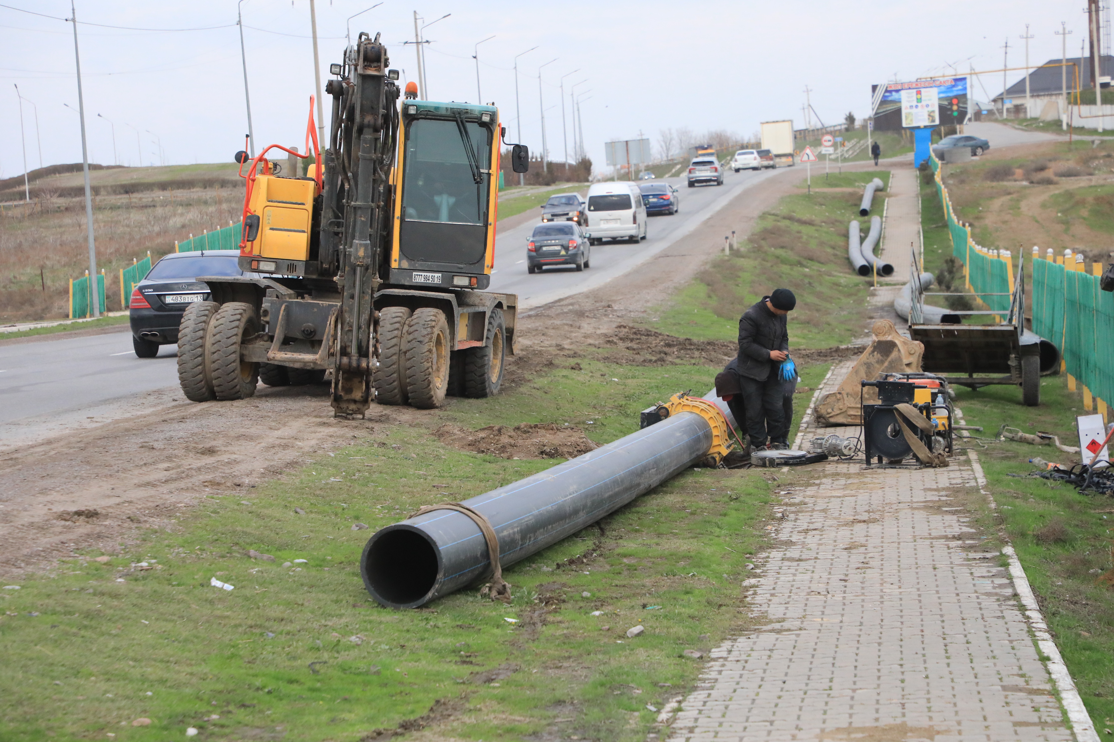 САРЫАҒАШ:&nbsp; МАГИСТРАЛДЫ АУЫЗ СУ ҚҰБЫРЛАРЫН ТАРТУ ЖҰМЫСТАРЫ ЖҮРГІЗІЛУДЕ